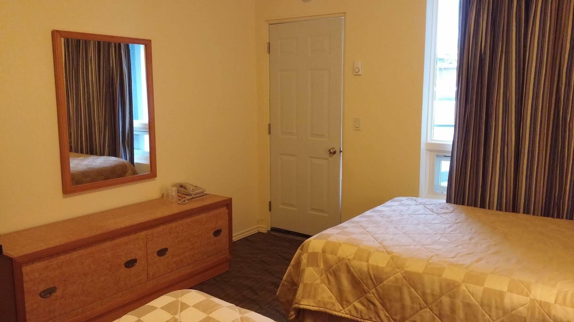 Travellers Choice Motel ウィンザー エクステリア 写真